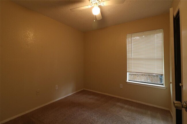 Building Photo - 1616 Windsong Ln
