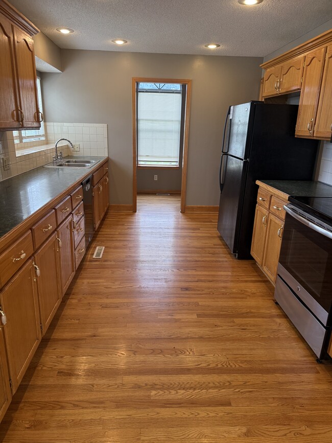 Building Photo - 822 SW Montana Ridge Dr