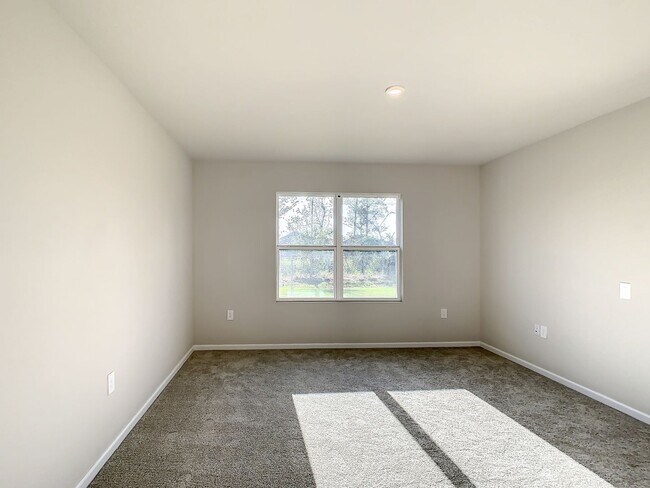 Building Photo - Villa Home in West Port - 3/2/2 close to s...