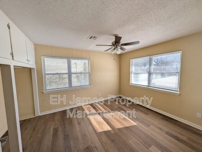 Building Photo - 28 W 27th St N