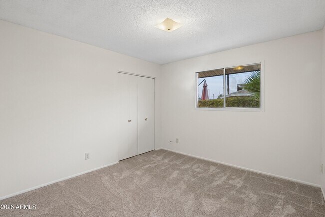 Building Photo - 1014 E Balboa Cir