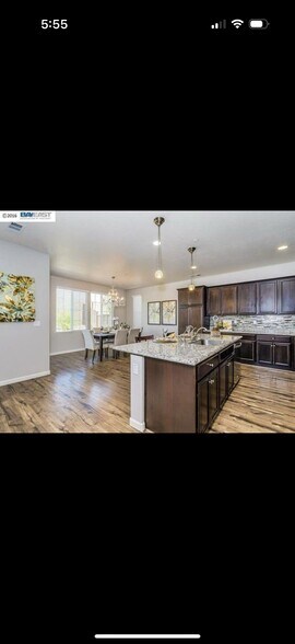 Building Photo - 4775 N Spago Dr