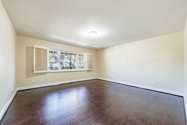 Building Photo - Beautifully Renovated 3-Bedroom Home in Pr...