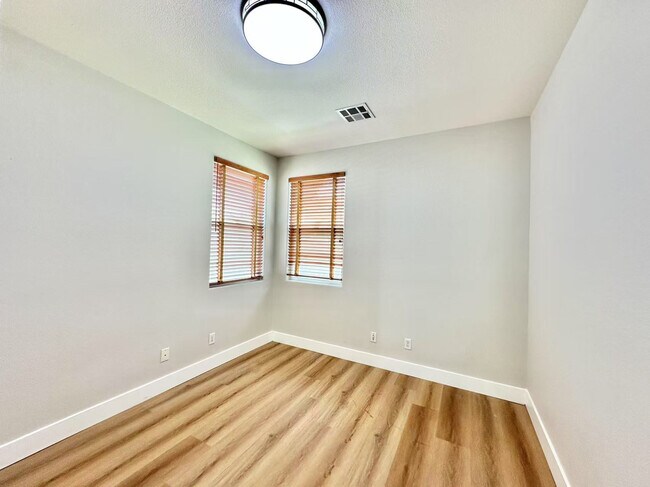 Building Photo - 3393 Jasmine Vine Ct