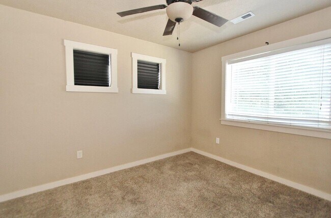 Building Photo - Immaculate home nestled in SE Boise