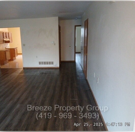 Building Photo - 1863 N Erie St