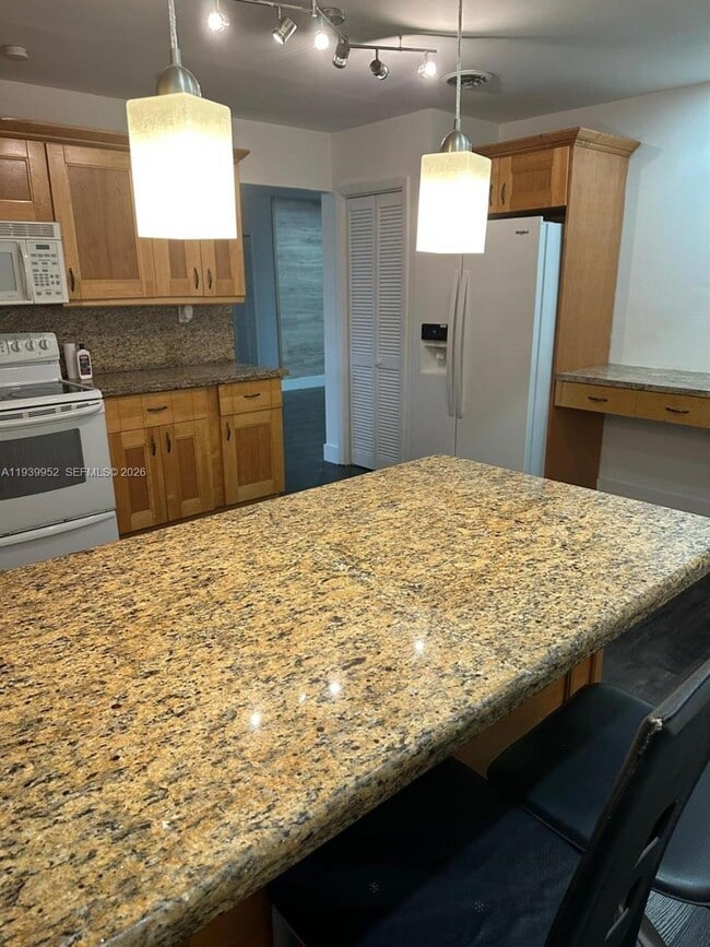 Building Photo - 4711 SW 133rd Ave