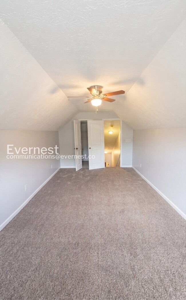 Building Photo - Limited Time Special Offer / 4 Bed, 2 Bath Home with Garage / Pet-Friendly / Available Now!