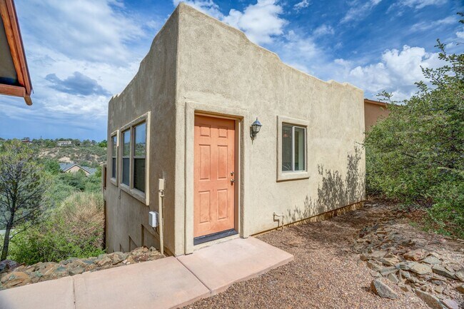 Building Photo - 2 Bedroom plus Office in Main House & Stud...
