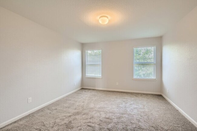 Building Photo - 6115 Southern Vista