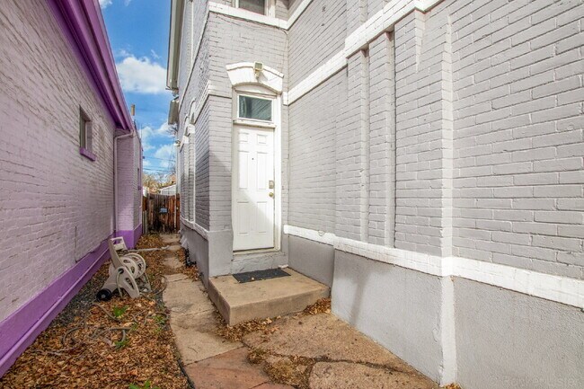 Building Photo - Lovely Victorian duplex for rent 2 bed / 1 bath