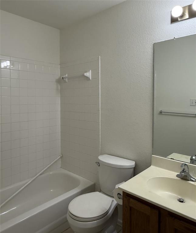 Building Photo - 700 House Creek Dr