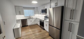 Building Photo - 241 Center Ave