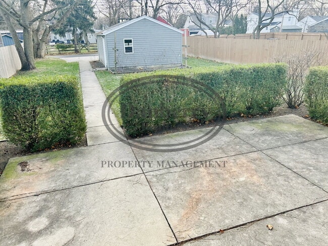 Building Photo - 436 E 5th St