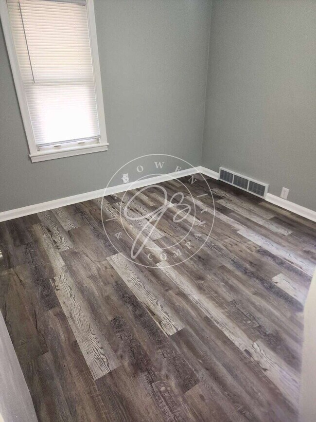 Building Photo - Spacious & Updated 3-Bedroom Home in East Toledo – Birmingham Neighborhood