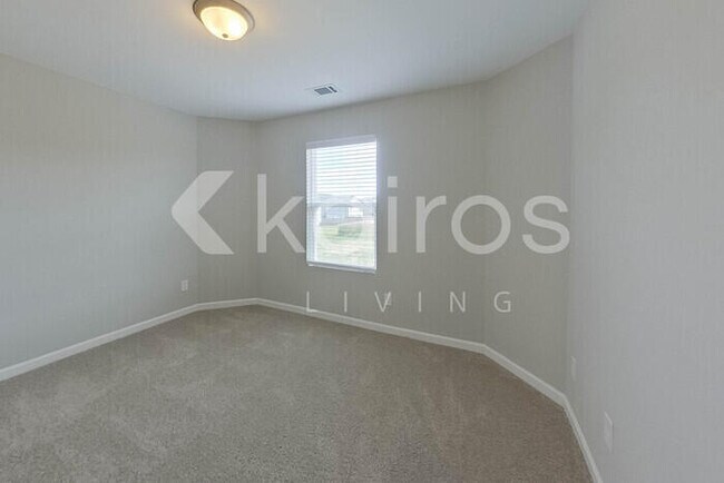 Building Photo - 857 Silent Barge Cv