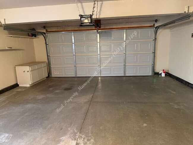 Building Photo - *** Please call us @ 661-266-1400 for info...