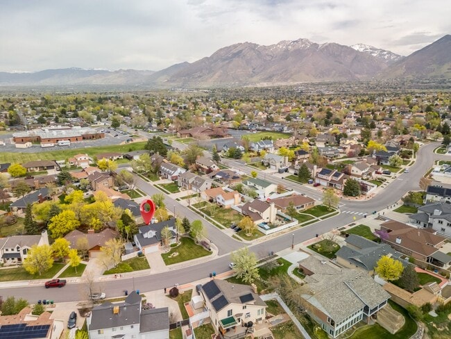Building Photo - Spacious 5-Bedroom Home for Rent in Sandy, UT