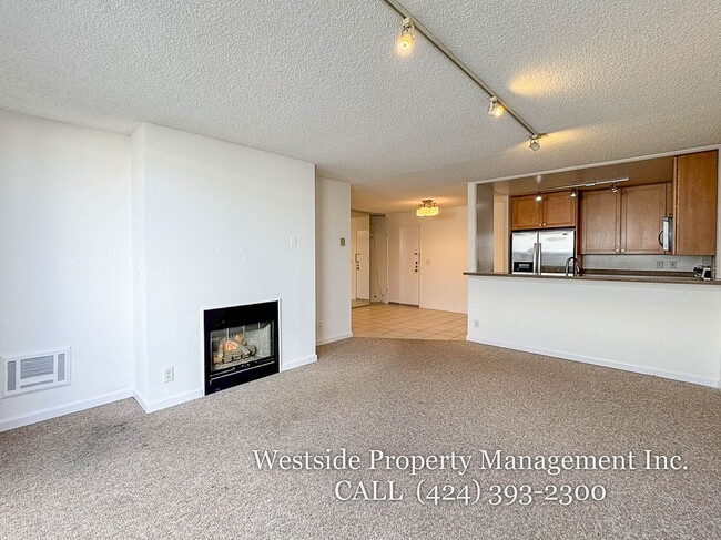 Building Photo - 11645 Montana Ave