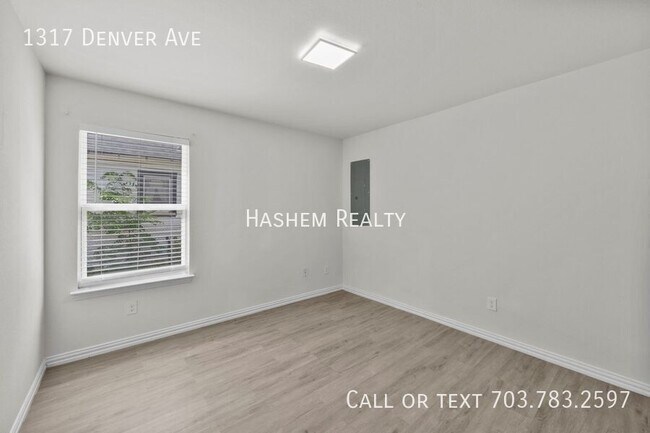 Building Photo - 1317 Denver Ave