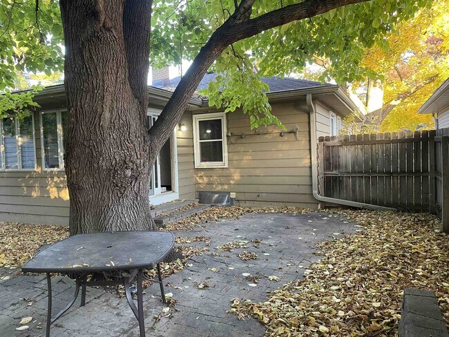 Building Photo - 1740 Park St