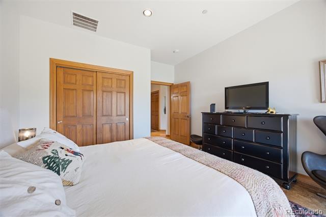 Building Photo - 275 Main St