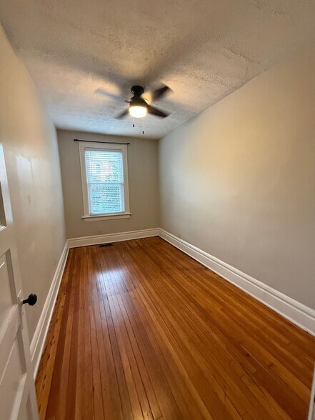 Building Photo - 425 Reinhard Ave