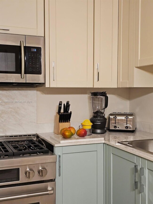 Building Photo - 131 Zamora Ave