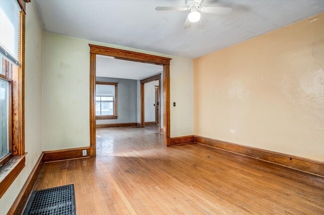 Building Photo - 908 E 31st St