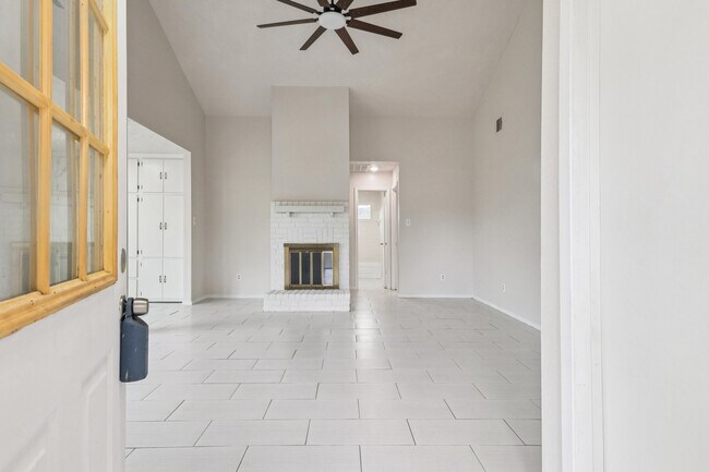 Building Photo - 14067 Towneway Dr
