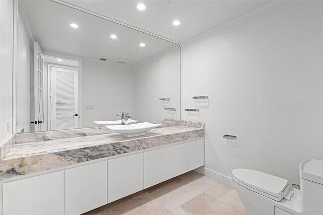 Building Photo - 6124 Paradise Point Dr