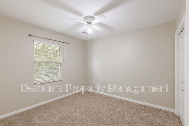 Building Photo - 5120 English Village Dr