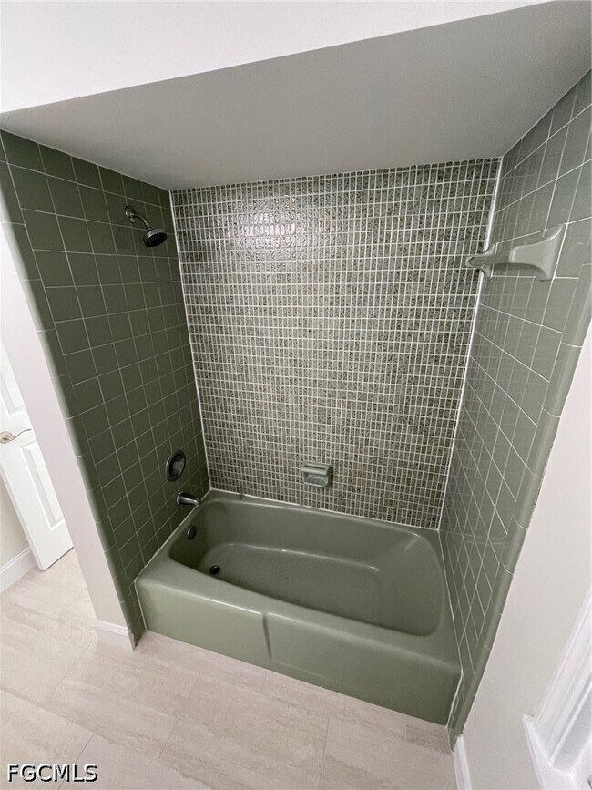 Building Photo - 3502 SE 22nd Pl