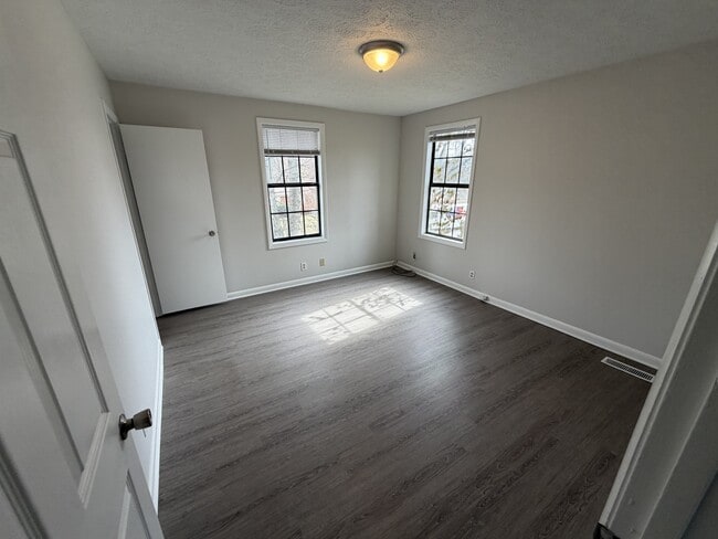 Building Photo - 2448 Fairbrook Dr