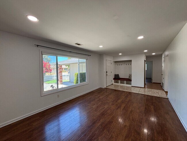 Building Photo - Move-In Ready Home with Remodeled Kitchen and Baths