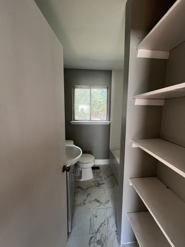 Building Photo - 105 Arlington Terrace