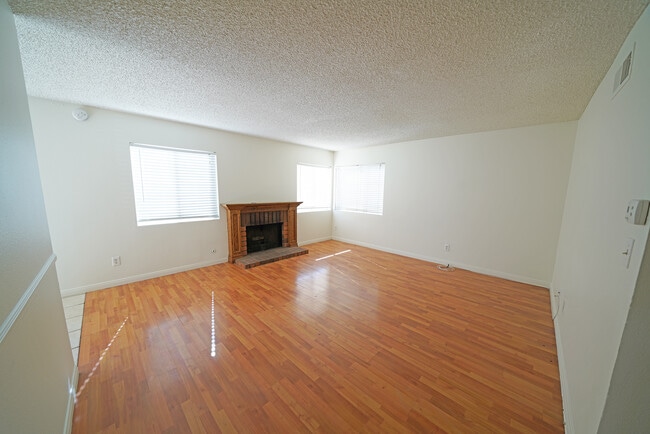 Building Photo - 16916 Shinedale Dr