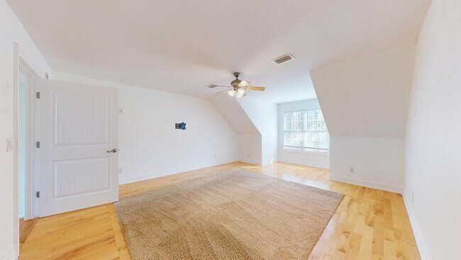 Building Photo - 100 Sweetbriar Lakes Dr