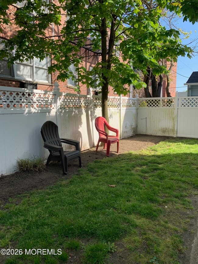 Building Photo - 1702 Grand Ave