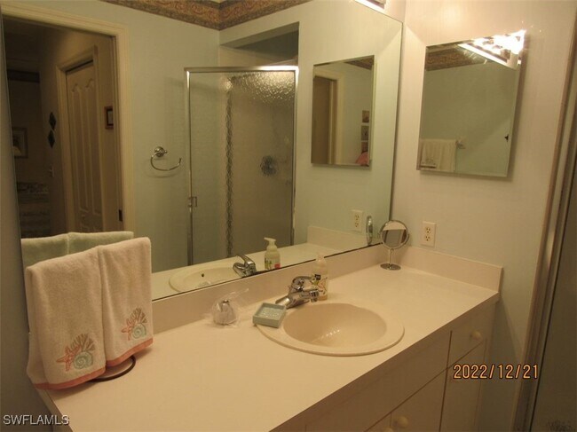 Building Photo - 8076 Queen Palm Ln