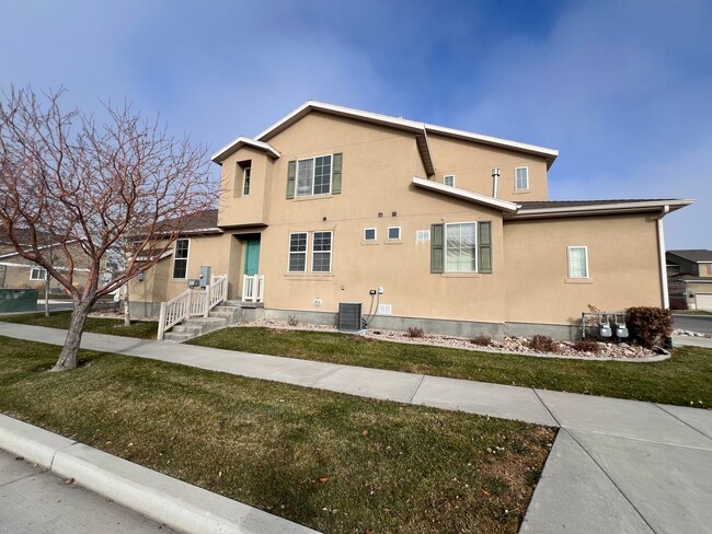 Building Photo - Stansbury Park Townhome with 3 Bedrooms