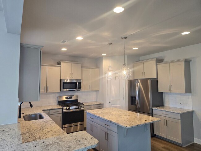 Building Photo - Perfect Mebane Location!