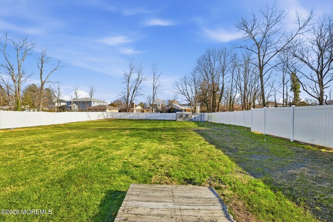 Building Photo - 343 Norwood Ave