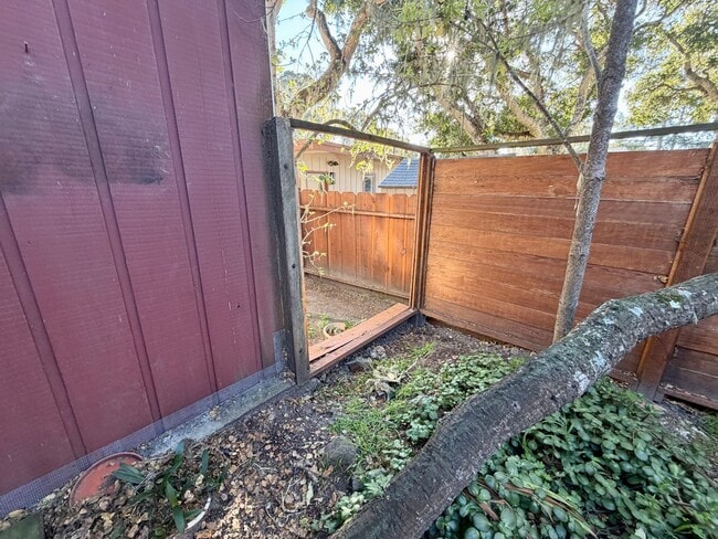 Building Photo - Unique 2 bedroom 2 bath home in Pacific Grove!