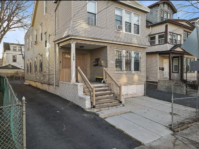 Primary Photo - 196 Shephard Ave