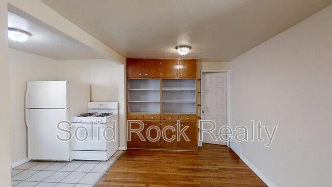 Building Photo - 2437 E St Vrain St