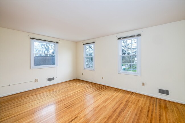 Building Photo - 75 Parkwood Ave
