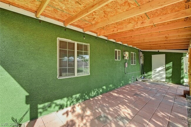 Building Photo - 1720 E Carson Ave