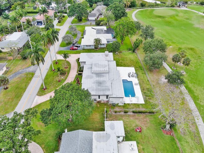 Building Photo - 621 E Tropical Way