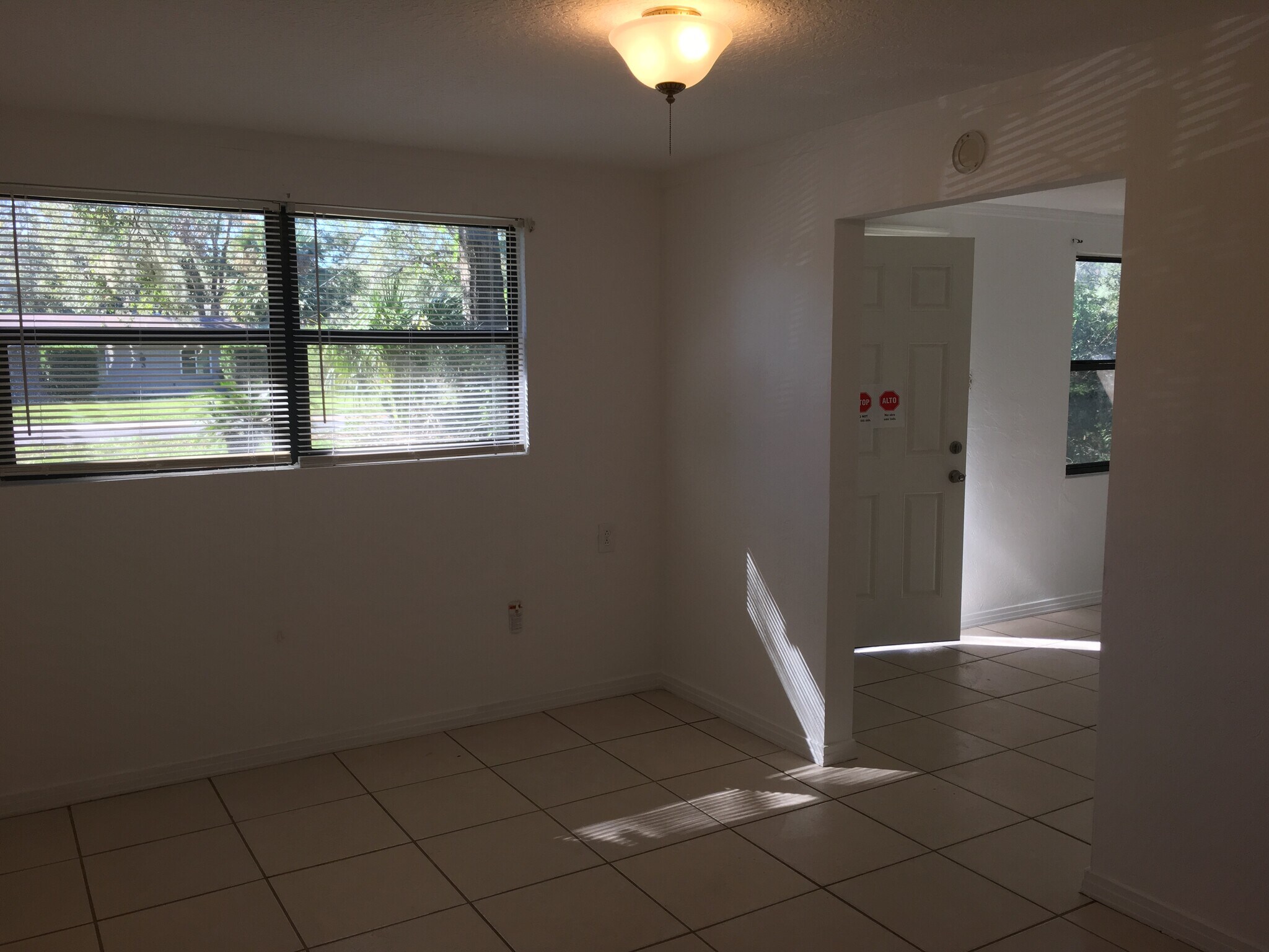 Building Photo - 1270 N Sparkman Ave